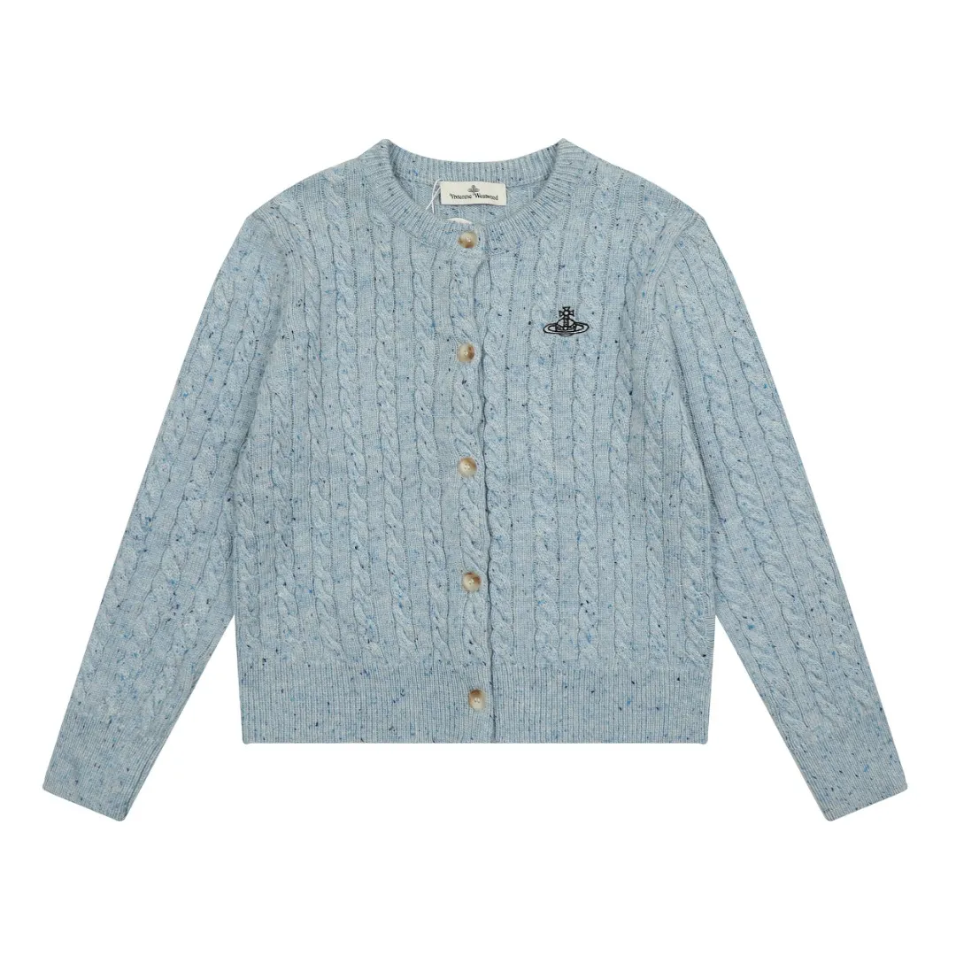 vivienne west wood Vivienne heavy-duty twist multi-color classic cardigan knitted sweater wool 2024 autumn latest style 🧩 15% merino cotton wool 85% wool blend 🧩Correct Italian 🇮🇹100% wool washed wheat logo Size: S -M- L Color: White Dark Gray Blue